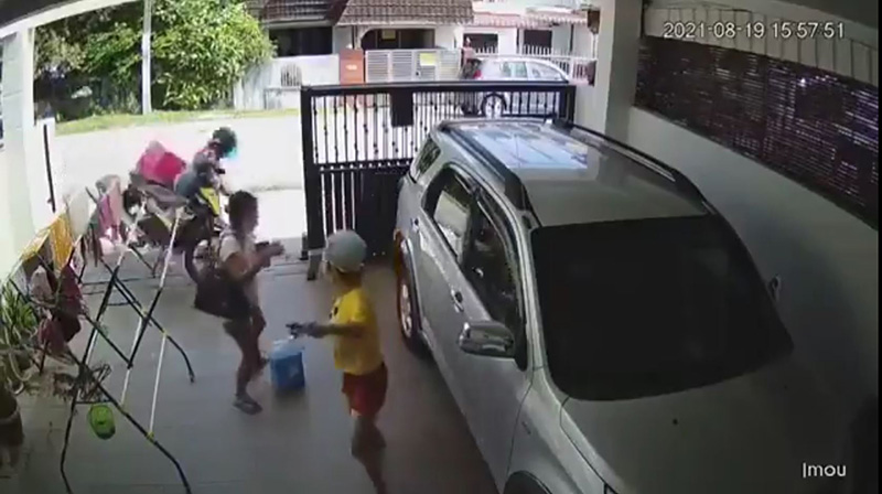 ไรเดอร์ดวงซวย เข้าซอยเจอหมาไล่กวด