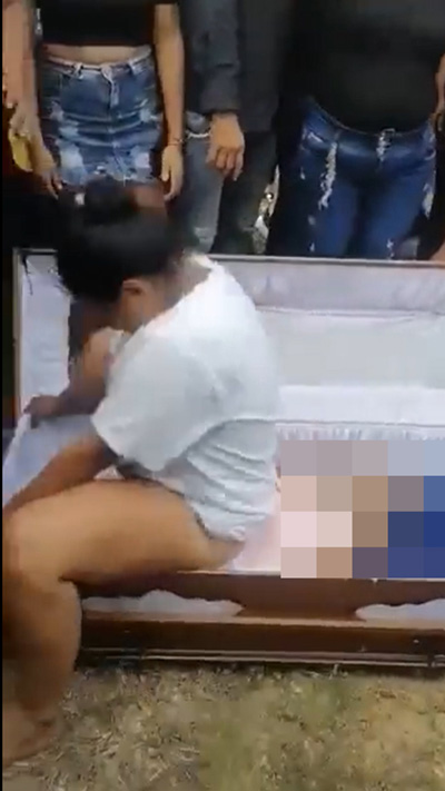 งานศพโลกตะลึง จ้างโคโยตี้เต้นยั่ว