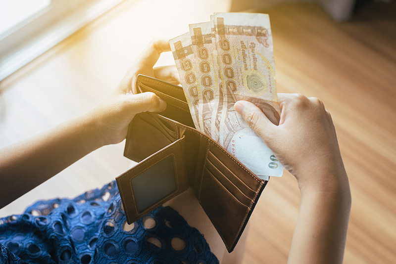 สาวตั้งกระทู้ถาม เพื่อนที่เคยช่วยมาขอยืมเงิน