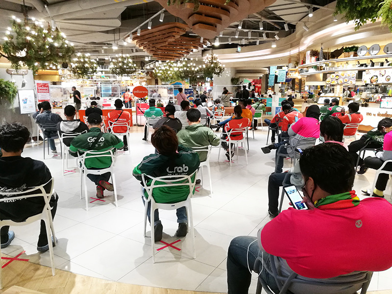 นั่งรออาหาร