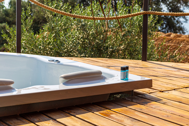 หนุ่มเข็ดเที่ยวรีสอร์ตอาบน้ำเอาต์ดอร์ 