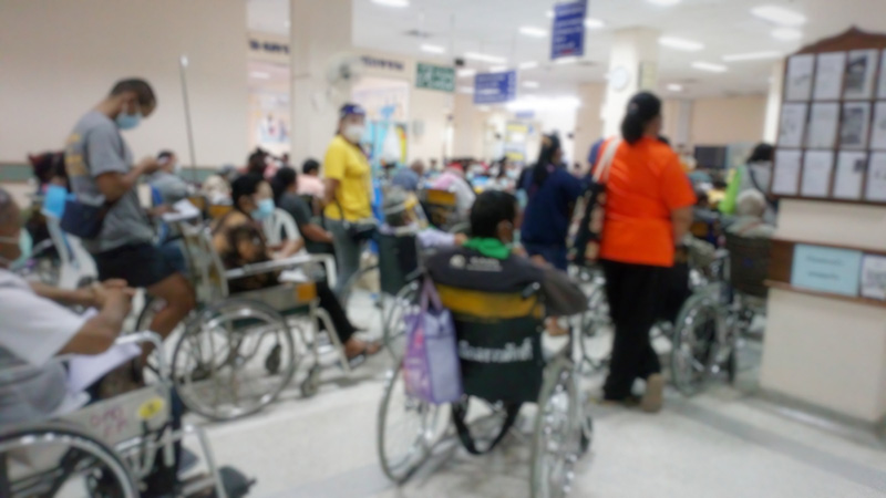 สาวโวย รพ. พาตาหาหมอมาถึงคนแรก แต่โดนแซงคิว 