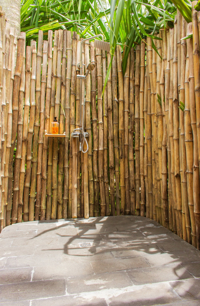 หนุ่มเข็ดเที่ยวรีสอร์ตอาบน้ำเอาต์ดอร์ 