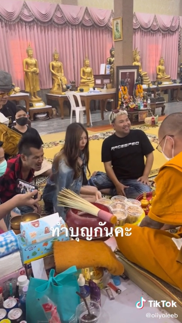 โอลีฟ เอาโตเกียวเนยกรอบถวายพระ