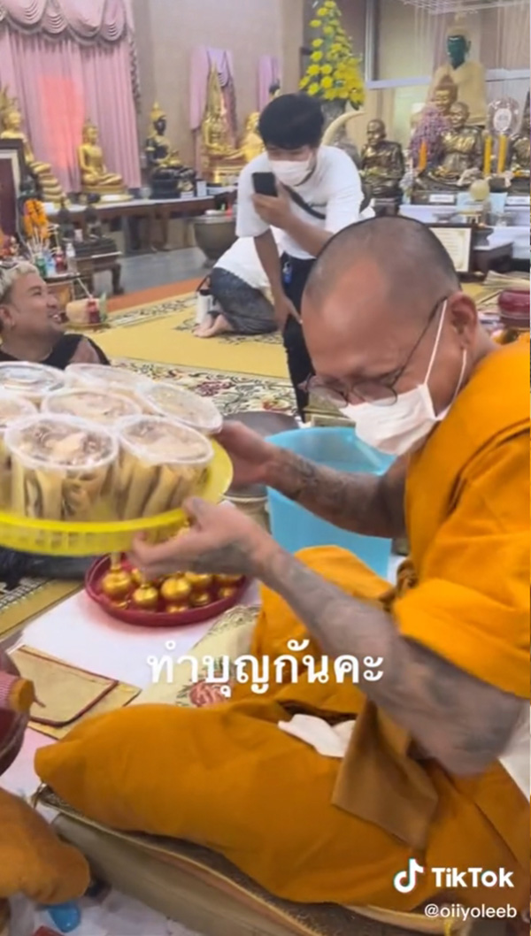 โอลีฟ เอาโตเกียวเนยกรอบถวายพระ