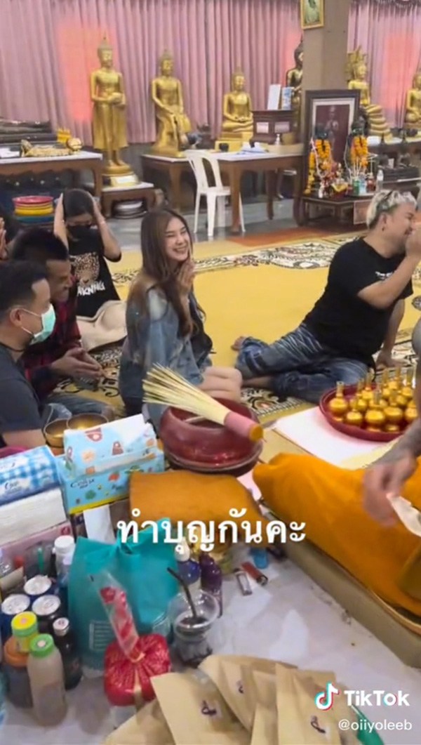 โอลีฟ เอาโตเกียวเนยกรอบถวายพระ