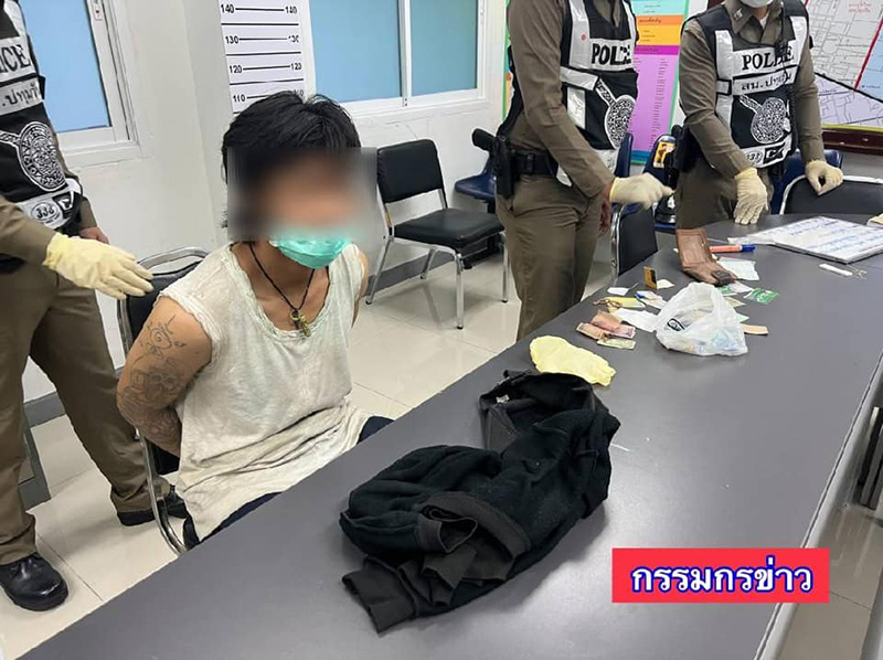 ระทึกกลางห้างดัง ! ชายคลุ้มคลั่ง 