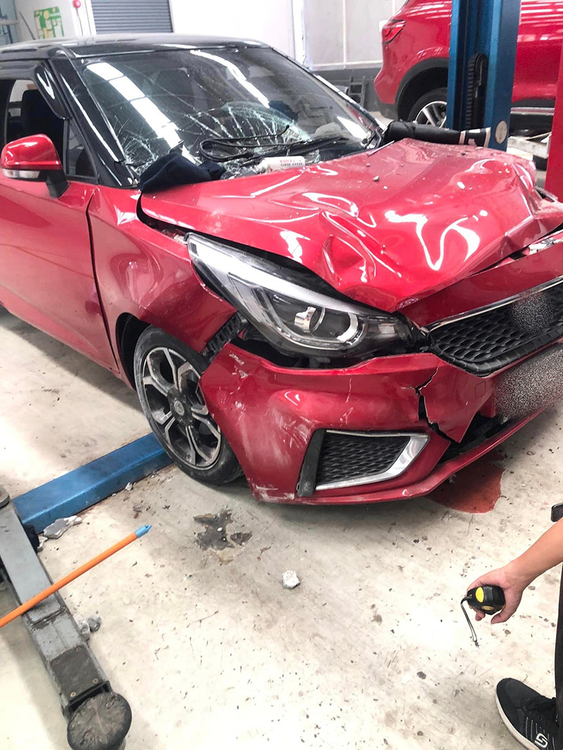  สาวเอารถเข้าศูนย์เช็กระยะ ผ่านไปไม่กี่ชั่วโมงถึงกับช็อก