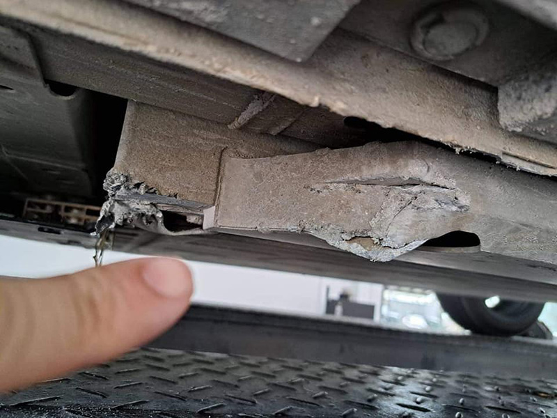 ลูกค้าเซ็ง รถยนต์ไฟฟ้า EV เกยทางเท้า ค่าเปลี่ยนแบต 620,000 บาท