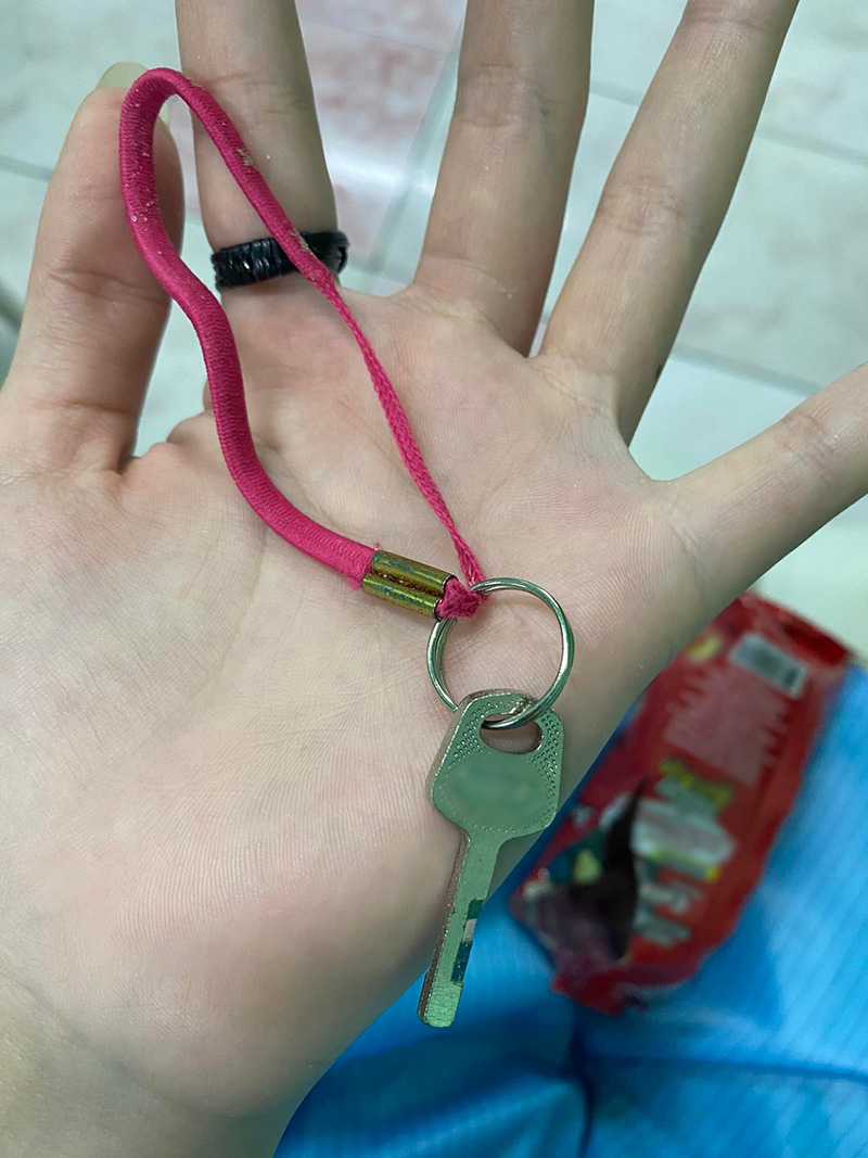 แกะซองขนมเจอกุญแจอะไรไม่รู้ 