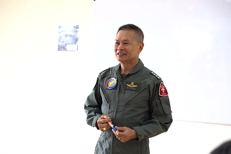 พล.อ.อ. ปรีชา ผอ.สทป. 