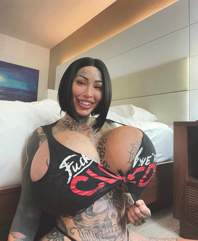 สาวคลั่งศัลย์ อวดผลงานล่าสุด