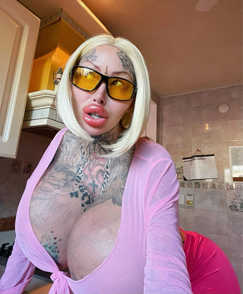 สาวคลั่งศัลย์ อวดผลงานล่าสุด