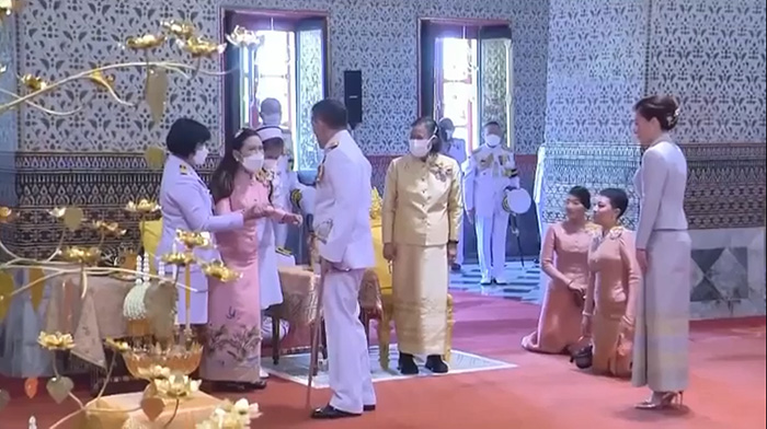 พระราชินี ทรงแสดงความเคารพ กรมสมเด็จพระเทพฯ