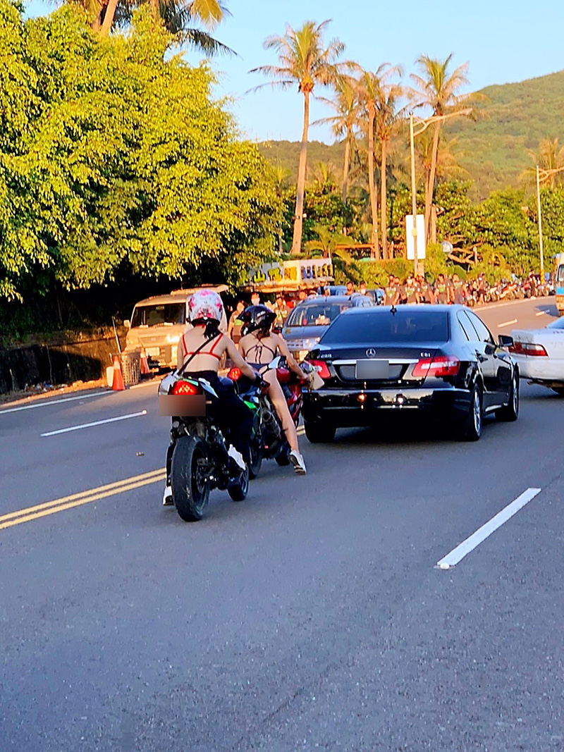 ไวรัลแก๊งนักบิดสาวฮอต จัดบิกินี่ขี่รถอย่างแซ่บ