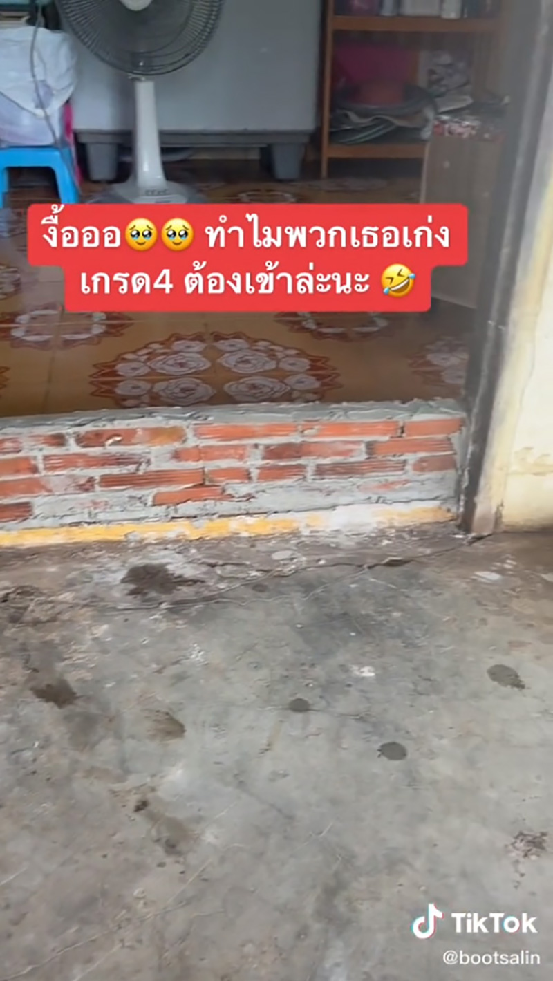 บ้านพักครูน้ำท่วม เด็กนักเรียน ม.1 รับบทช่างก่อสร้าง 