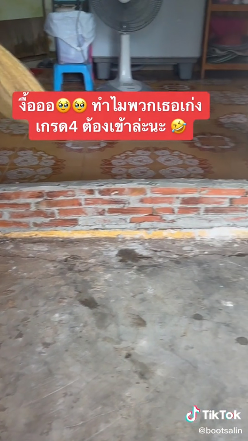 บ้านพักครูน้ำท่วม เด็กนักเรียน ม.1 รับบทช่างก่อสร้าง 