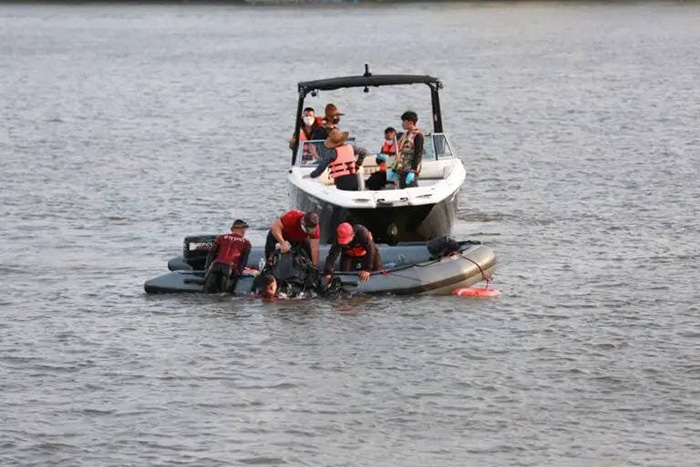 นักประดาน้ำงมเจอถุงปริศนาใกล้จุด แตงโม ตกเรือ