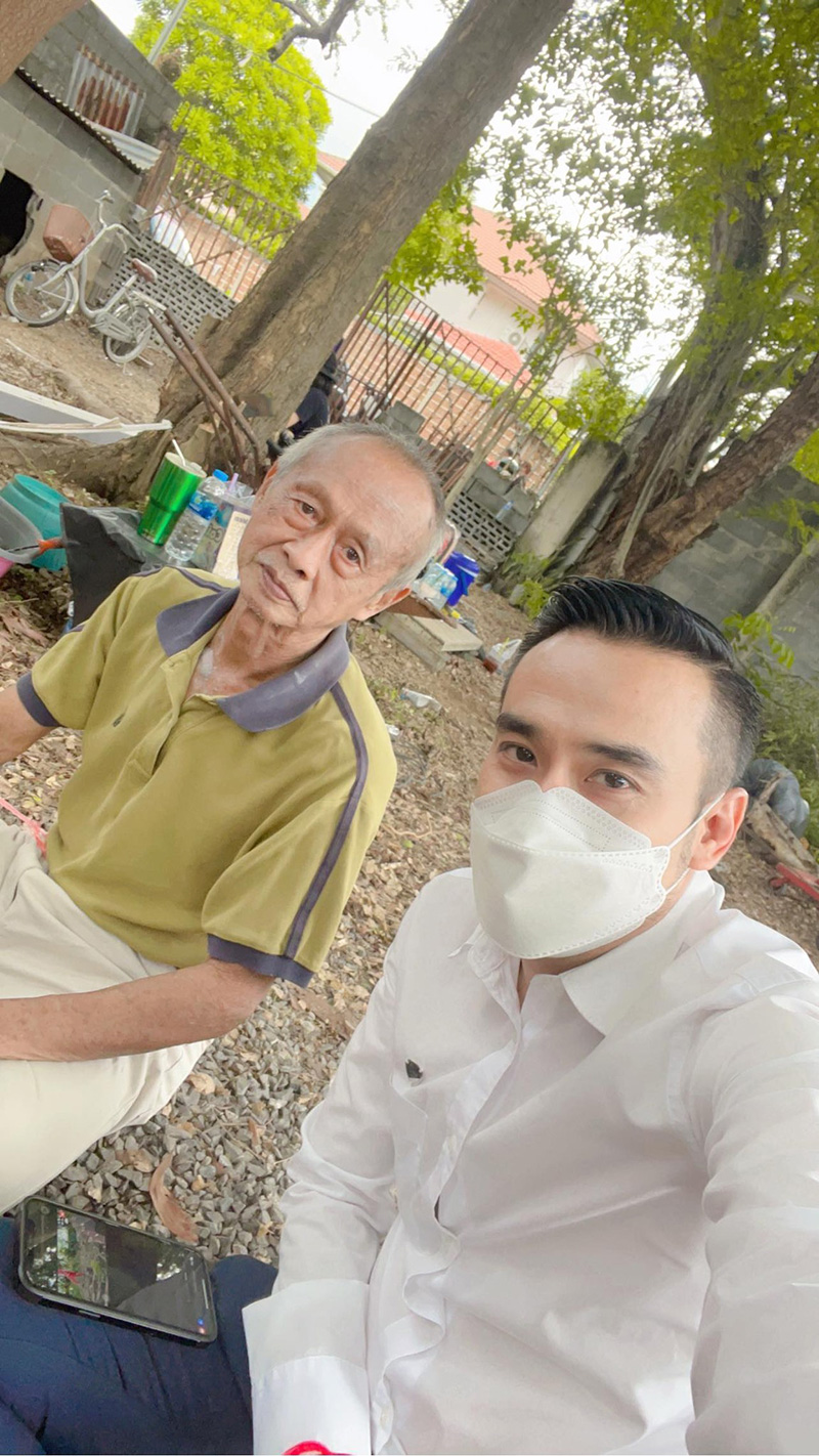 เปิดชีวิตตาเฝ้าศพภรรยา 21 ปี เรียนจบเภสัช