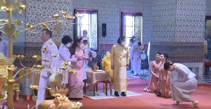 พระราชินี ทรงแสดงความเคารพ กรมสมเด็จพระเทพฯ