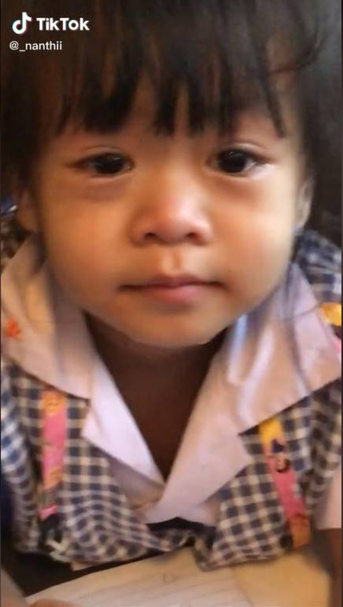 คลิป TikTok หนูน้อยอนุบาล 1 ทำการบ้าน