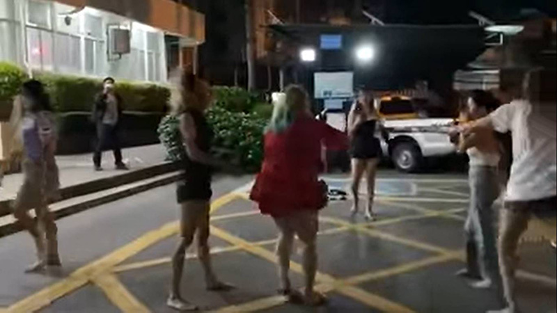 เดือดหน้า สน. แก๊งสาวรุมฉะอริ