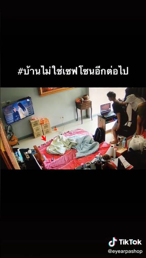 สาวกรี๊ดลั่น เปิดผ้าห่มเจอลูกงูเห่า