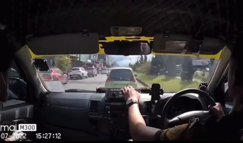 เก๋งไม่หลบรถฉุนเฉิน ร่ายแจงเหตุผล