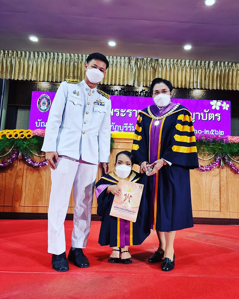 น้องหมิว สาวร่างจิ๋วใจใหญ่ คว้าใบปริญญา 