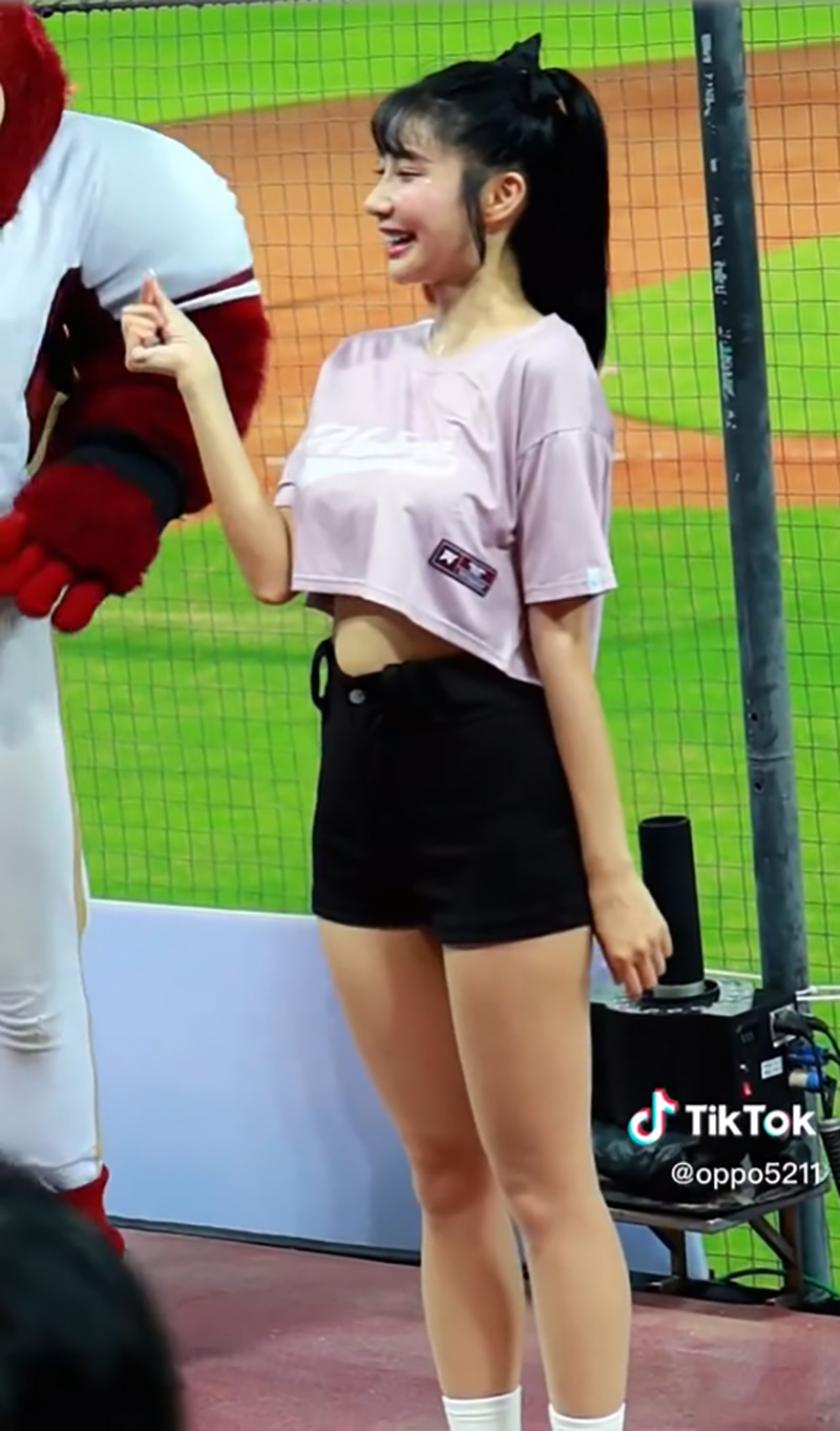 ไวรัลล้านวิว เชียร์ลีดเดอร์สาวสวย