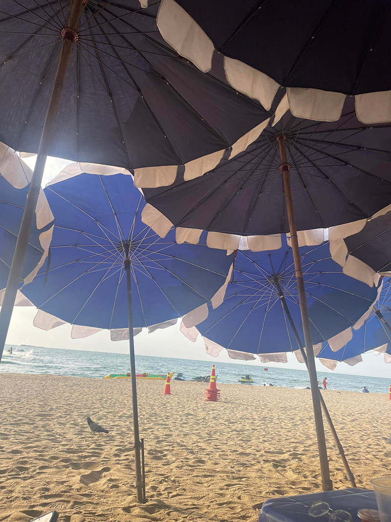 ลูกค้างง เหมานั่งเก้าอี้ชายหาด พอขอให้กางร่ม เจอร้านด่า