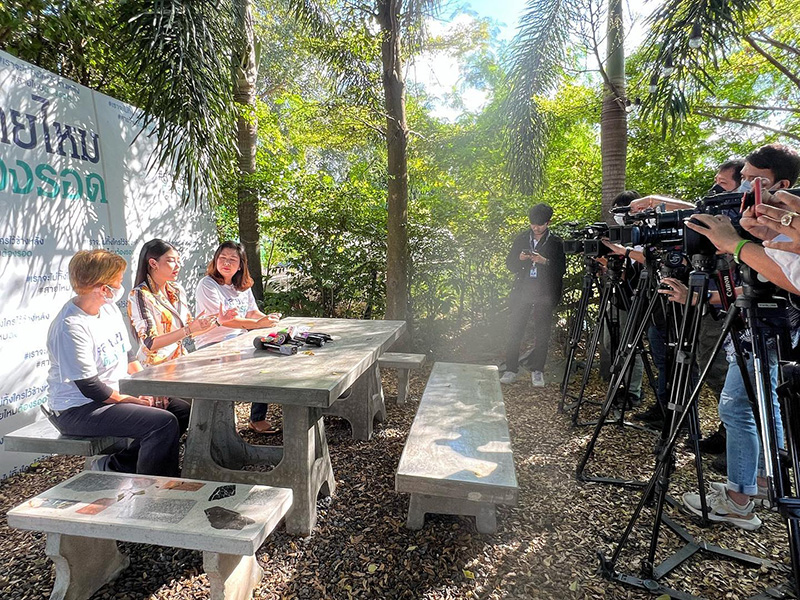 ลิลลี่ ดาราลาวร้องเพจดัง โดนไฮโซ อ. โกงเงิน 34 ล้าน