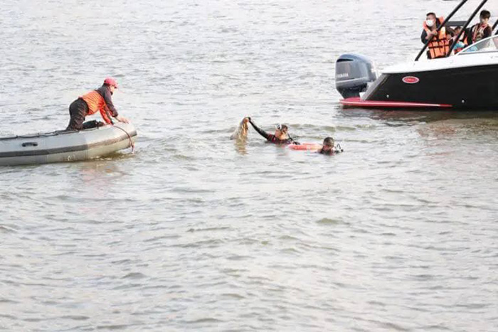 นักประดาน้ำงมเจอถุงปริศนาใกล้จุด แตงโม ตกเรือ