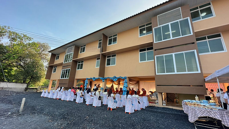 โรงเรียนดังรับสมัครครู อวดบ้านพักวิวภูเขา