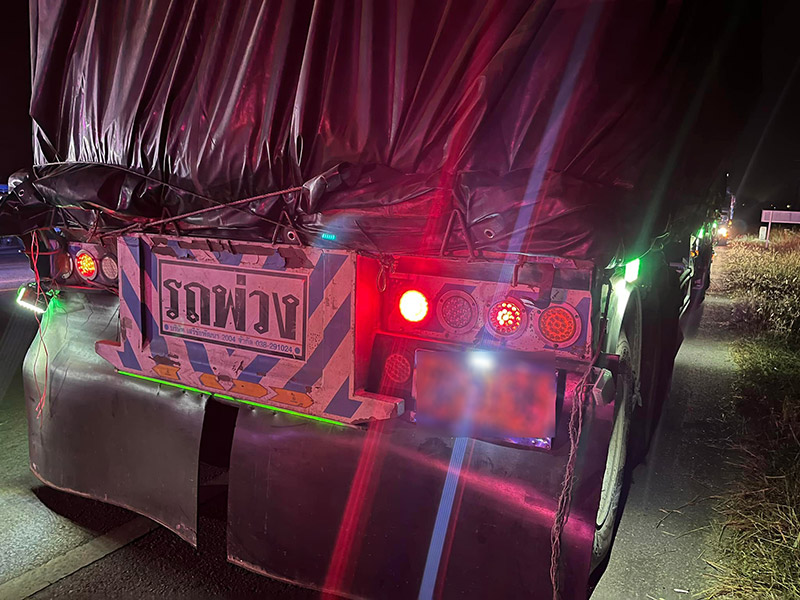 รถฉุกเฉินชนรถบรรทุก 