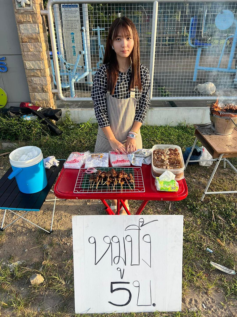 ไวรัลชวนปิ๊ง หมอป๊อป แม่ค้าหมูปิ้งไม้ละ 5 บาท 