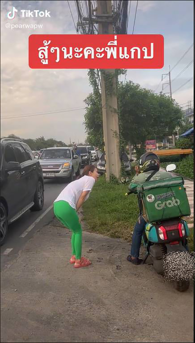 หญิงเจอไรเดอร์จอดรถฟุบหน้านิ่ง