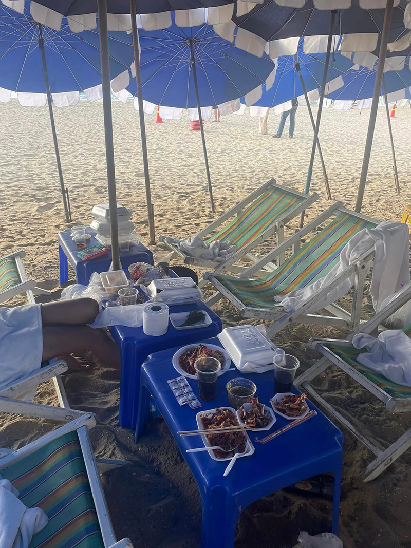 ลูกค้างง เหมานั่งเก้าอี้ชายหาด พอขอให้กางร่ม เจอร้านด่า