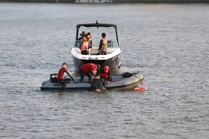 นักประดาน้ำงมเจอถุงปริศนาใกล้จุด แตงโม ตกเรือ