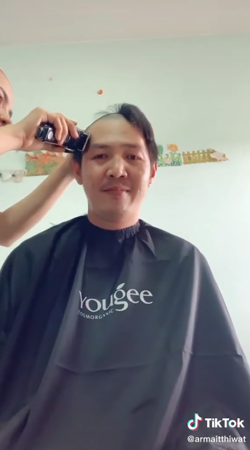 ไวรัลน้ำตานอง หนุ่มโกนผมเป็นเพื่อนคนรัก