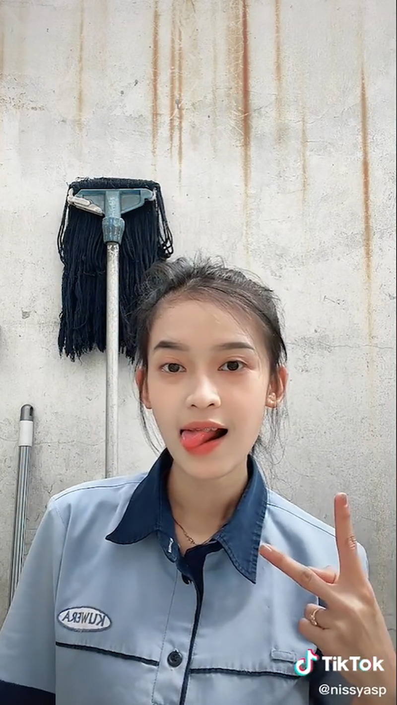ไวรัลสาว พนง.ทำความสะอาด ถอดรูปมาอย่างจึ้ง 