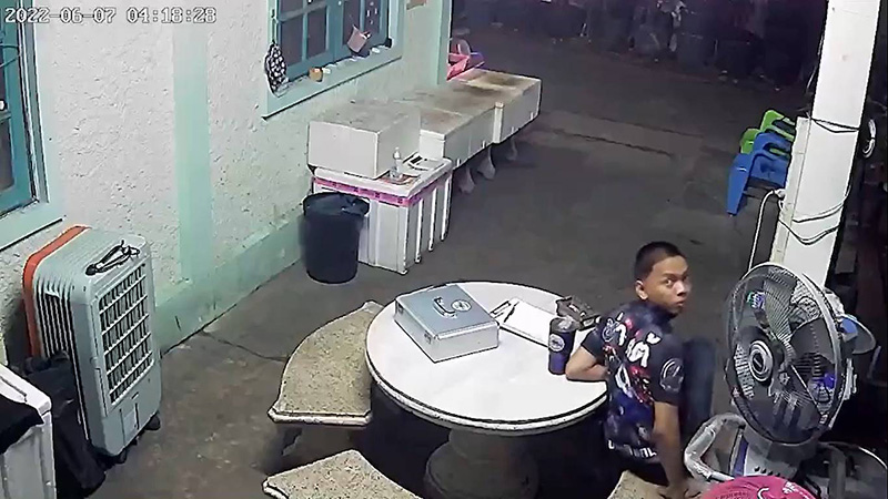 คลิปปริศนา ! หันมองกล้องตอนตี 4 ตาเบิกโพลงก่อนลงไปชัก