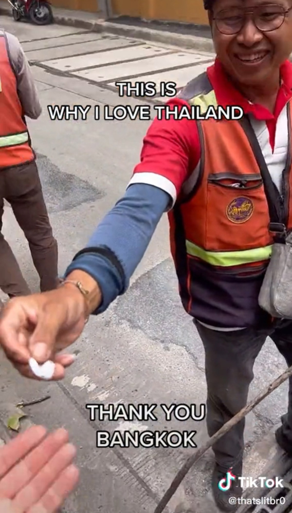 ฝรั่งถึงกับอึ้ง ซึ้งน้ำใจคนไทย 