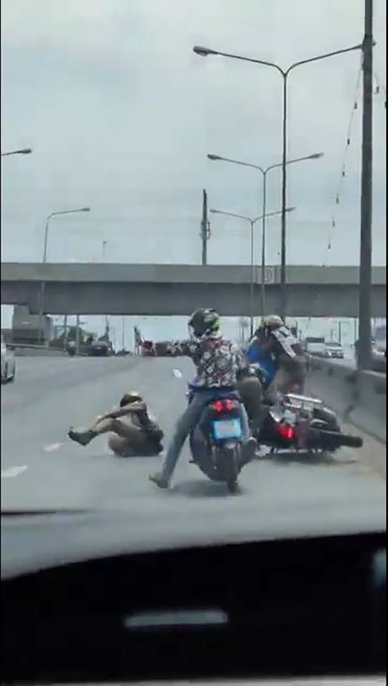 หนุ่มบิด จยย. หนี ตร. 