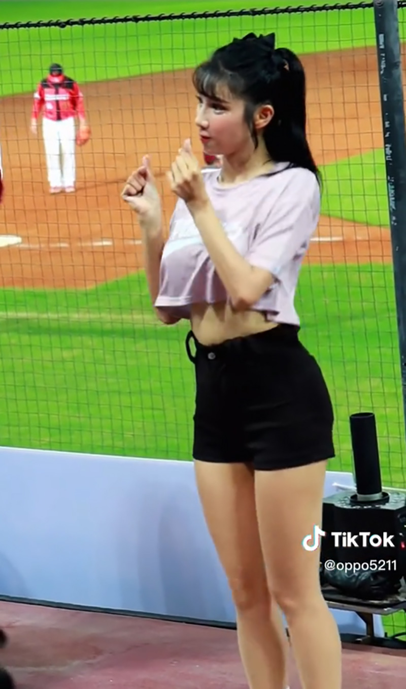 ไวรัลล้านวิว เชียร์ลีดเดอร์สาวสวย