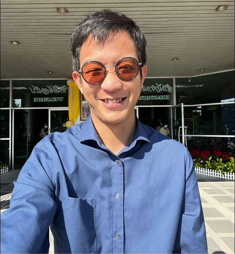 เบลล์ ขอบสนาม