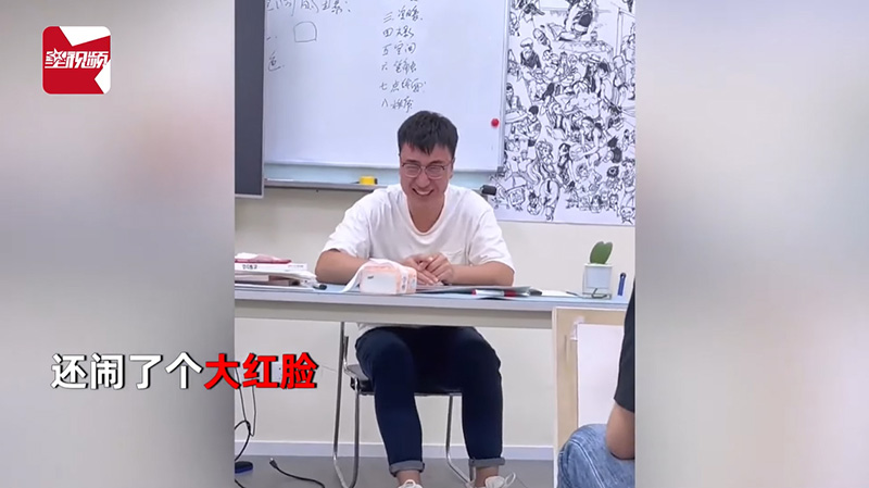 อาจารย์หนุ่มอายม้วน จู่ ๆ แฟนสาวส่งแชตอ้อน