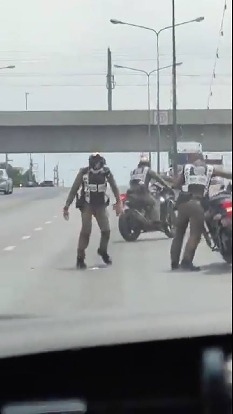 หนุ่มบิด จยย. หนี ตร. 