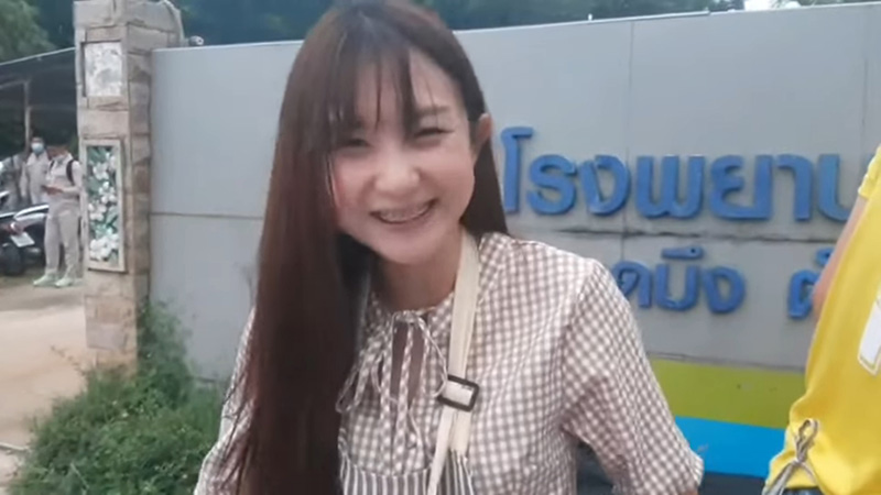 ไวรัลชวนปิ๊ง หมอป๊อป แม่ค้าหมูปิ้งไม้ละ 5 บาท 