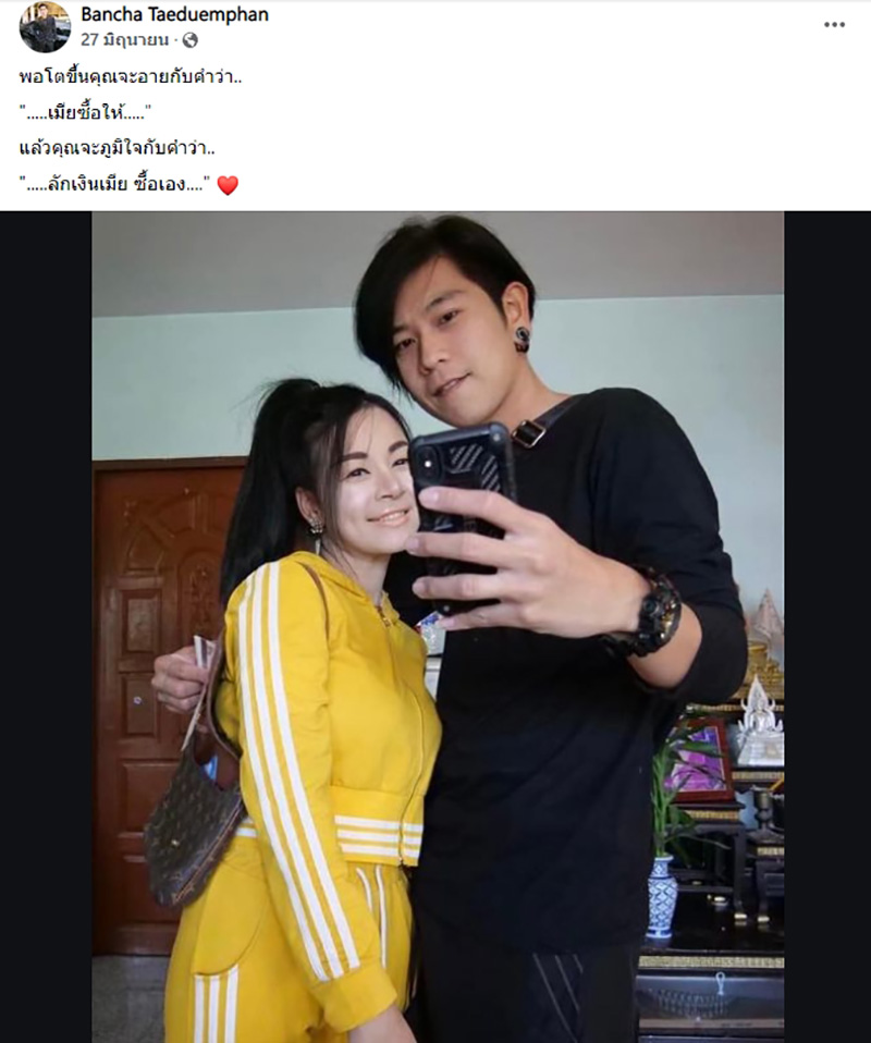 พ่อพาลูกเอาดอกไม้มาไหว้ รู้เลยใครกินนมเยอะสุด 